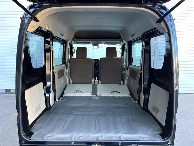 ���i�̂���������ʋ΁A���}���ɏ\���ȉ׎��X�y�[�X���m�ۂ��Ă���܂��B�Z�J���h�V�[�g��|���ƁA�傫�ȉו��̐ύڂ��\�ł���