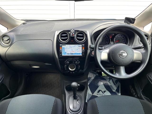 ノート Ｘ　エマージェンシーブレーキパッケージ　純正ＳＤナビ　バックカメラ　衝突被害軽減システム　コーナーセンサー　スマートキー　ＥＴＣ　オートエアコン　Ｂｌｕｅｔｏｏｔｈ　ＣＤ　ＤＶＤ再生　フルセグ（2枚目）