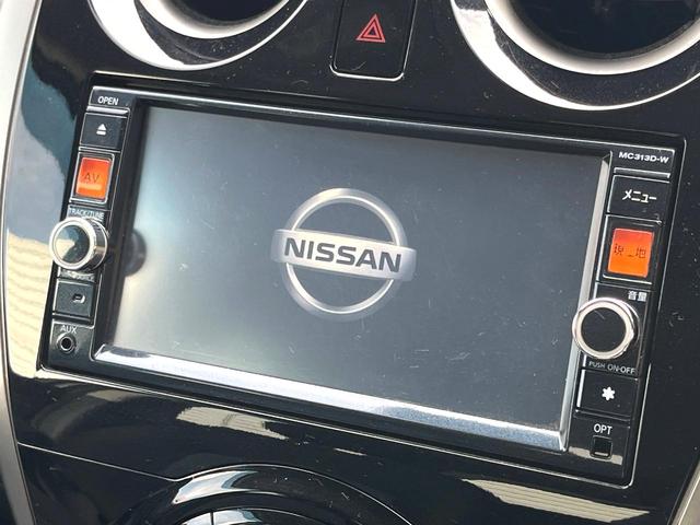 ノート Ｘ　エマージェンシーブレーキパッケージ　純正ＳＤナビ　バックカメラ　衝突被害軽減システム　コーナーセンサー　スマートキー　ＥＴＣ　オートエアコン　Ｂｌｕｅｔｏｏｔｈ　ＣＤ　ＤＶＤ再生　フルセグ（3枚目）