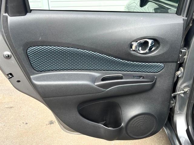 ノート Ｘ　エマージェンシーブレーキパッケージ　純正ＳＤナビ　バックカメラ　衝突被害軽減システム　コーナーセンサー　スマートキー　ＥＴＣ　オートエアコン　Ｂｌｕｅｔｏｏｔｈ　ＣＤ　ＤＶＤ再生　フルセグ（42枚目）