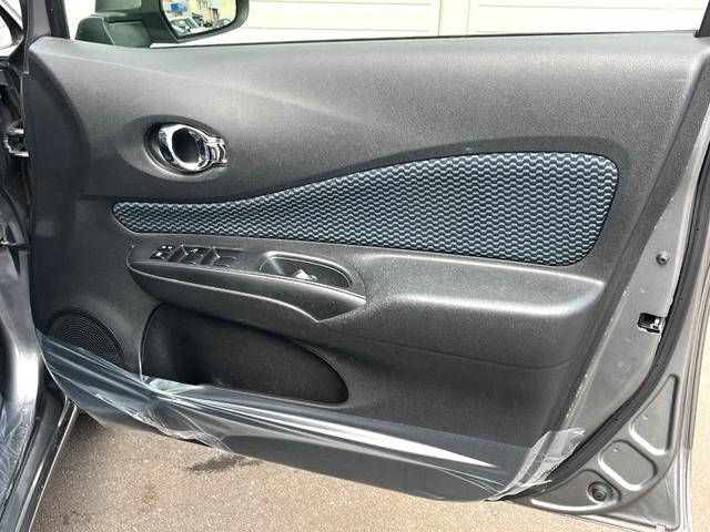 ノート Ｘ　エマージェンシーブレーキパッケージ　純正ＳＤナビ　バックカメラ　衝突被害軽減システム　コーナーセンサー　スマートキー　ＥＴＣ　オートエアコン　Ｂｌｕｅｔｏｏｔｈ　ＣＤ　ＤＶＤ再生　フルセグ（44枚目）