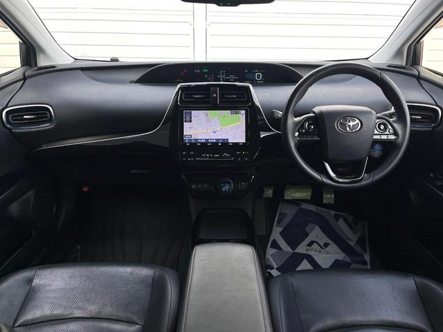 プリウス Ａプレミアム　ツーリングセレクション　純正ナビ　全周囲カメラ　１００Ｖ電源　衝突被害軽減システム　禁煙車　レザー調シート　前席シートエアコン　パワーシート　ドラレコ　ＬＥＤヘッド　ビルトインＥＴＣ　クルコン　オートライト（2枚目）