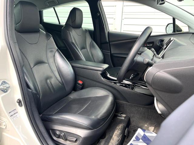 プリウス Ａプレミアム　ツーリングセレクション　純正ナビ　全周囲カメラ　１００Ｖ電源　衝突被害軽減システム　禁煙車　レザー調シート　前席シートエアコン　パワーシート　ドラレコ　ＬＥＤヘッド　ビルトインＥＴＣ　クルコン　オートライト（9枚目）