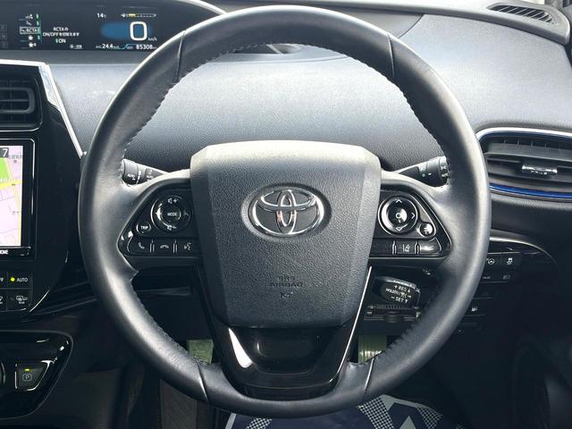 プリウス Ａプレミアム　ツーリングセレクション　純正ナビ　全周囲カメラ　１００Ｖ電源　衝突被害軽減システム　禁煙車　レザー調シート　前席シートエアコン　パワーシート　ドラレコ　ＬＥＤヘッド　ビルトインＥＴＣ　クルコン　オートライト（12枚目）