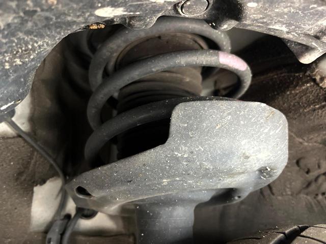 プリウス Ａプレミアム　ツーリングセレクション　純正ナビ　全周囲カメラ　１００Ｖ電源　衝突被害軽減システム　禁煙車　レザー調シート　前席シートエアコン　パワーシート　ドラレコ　ＬＥＤヘッド　ビルトインＥＴＣ　クルコン　オートライト（21枚目）