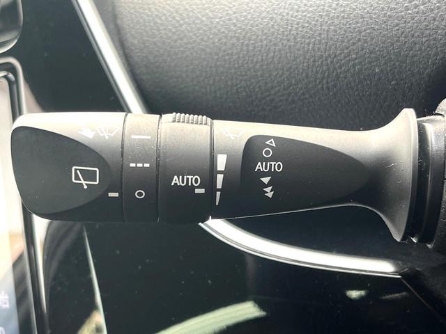 プリウス Ａプレミアム　ツーリングセレクション　純正ナビ　全周囲カメラ　１００Ｖ電源　衝突被害軽減システム　禁煙車　レザー調シート　前席シートエアコン　パワーシート　ドラレコ　ＬＥＤヘッド　ビルトインＥＴＣ　クルコン　オートライト（31枚目）