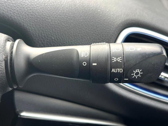 プリウス Ａプレミアム　ツーリングセレクション　純正ナビ　全周囲カメラ　１００Ｖ電源　衝突被害軽減システム　禁煙車　レザー調シート　前席シートエアコン　パワーシート　ドラレコ　ＬＥＤヘッド　ビルトインＥＴＣ　クルコン　オートライト（32枚目）