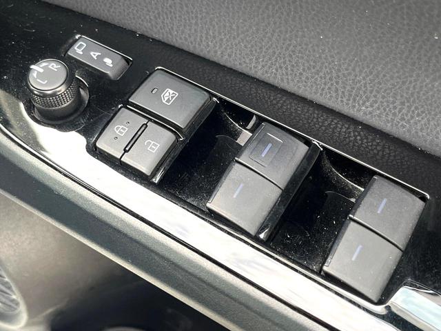 プリウス Ａプレミアム　ツーリングセレクション　純正ナビ　全周囲カメラ　１００Ｖ電源　衝突被害軽減システム　禁煙車　レザー調シート　前席シートエアコン　パワーシート　ドラレコ　ＬＥＤヘッド　ビルトインＥＴＣ　クルコン　オートライト（36枚目）