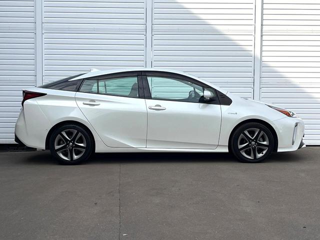 プリウス Ａプレミアム　ツーリングセレクション　純正ナビ　全周囲カメラ　１００Ｖ電源　衝突被害軽減システム　禁煙車　レザー調シート　前席シートエアコン　パワーシート　ドラレコ　ＬＥＤヘッド　ビルトインＥＴＣ　クルコン　オートライト（49枚目）