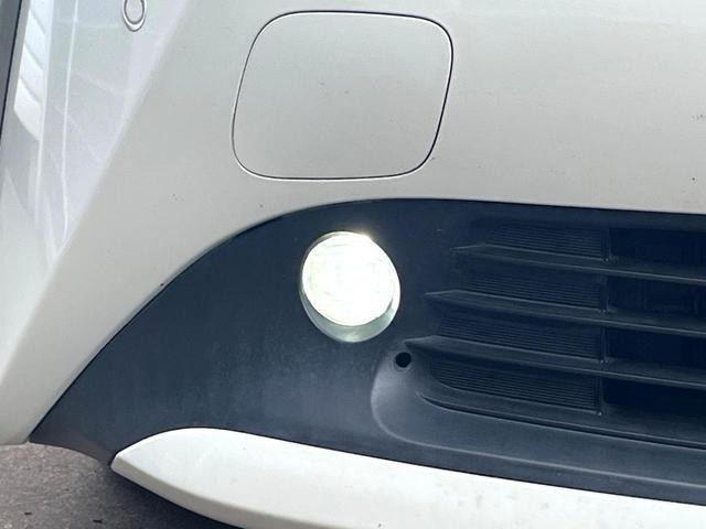 プリウス Ａプレミアム　ツーリングセレクション　純正ナビ　全周囲カメラ　１００Ｖ電源　衝突被害軽減システム　禁煙車　レザー調シート　前席シートエアコン　パワーシート　ドラレコ　ＬＥＤヘッド　ビルトインＥＴＣ　クルコン　オートライト（57枚目）