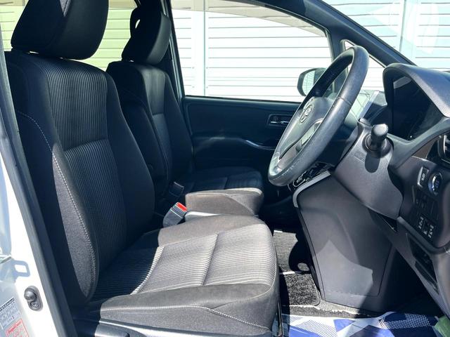 ヴォクシー ＺＳ　煌ＩＩ　両側電動ドア　バックカメラ　衝突被害軽減システム　ドラレコ　スマートキー　ＬＥＤヘッド　ビルトインＥＴＣ　クルコン　純正１６インチアルミ　オートハイビーム　車線逸脱警報　オートライト（7枚目）