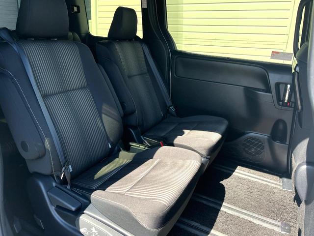 ヴォクシー ＺＳ　煌ＩＩ　両側電動ドア　バックカメラ　衝突被害軽減システム　ドラレコ　スマートキー　ＬＥＤヘッド　ビルトインＥＴＣ　クルコン　純正１６インチアルミ　オートハイビーム　車線逸脱警報　オートライト（8枚目）