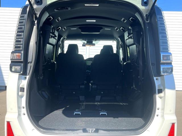 ヴォクシー ＺＳ　煌ＩＩ　両側電動ドア　バックカメラ　衝突被害軽減システム　ドラレコ　スマートキー　ＬＥＤヘッド　ビルトインＥＴＣ　クルコン　純正１６インチアルミ　オートハイビーム　車線逸脱警報　オートライト（10枚目）