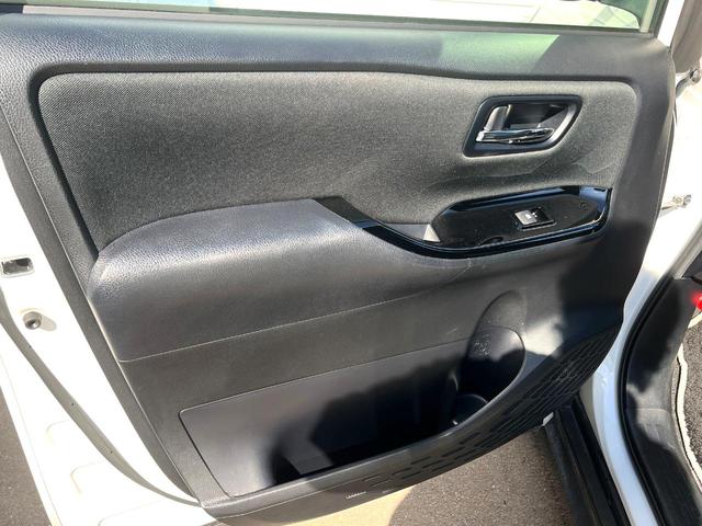 ヴォクシー ＺＳ　煌ＩＩ　両側電動ドア　バックカメラ　衝突被害軽減システム　ドラレコ　スマートキー　ＬＥＤヘッド　ビルトインＥＴＣ　クルコン　純正１６インチアルミ　オートハイビーム　車線逸脱警報　オートライト（41枚目）