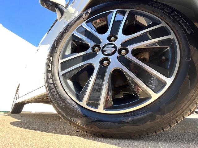 �y�����P�T�C���`�A���~�z�C�[���z�O�ςɃ}�b�`���������A���~�z�C�[���𑕒����Ă���܂��B�e��ЊO�A���~�z�C�[����A�X�^�b�h���X�^�C�����戵�����Ă���܂��B���񂲑��k����������