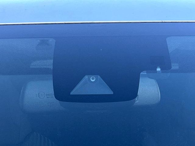 プリウス Ｓセーフティプラス　純正ＳＤナビ　バックカメラ　衝突被害軽減システム　レーダークルーズ　禁煙車　スマートキー　ＬＥＤヘッド　ビルトインＥＴＣ　純正１５インチアルミ　オートハイビーム　車線逸脱警報　オートライト（3枚目）