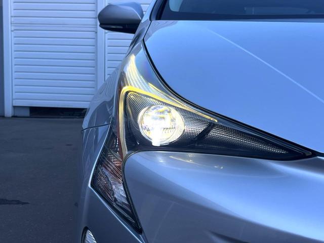 プリウス Ｓセーフティプラス　純正ＳＤナビ　バックカメラ　衝突被害軽減システム　レーダークルーズ　禁煙車　スマートキー　ＬＥＤヘッド　ビルトインＥＴＣ　純正１５インチアルミ　オートハイビーム　車線逸脱警報　オートライト（12枚目）