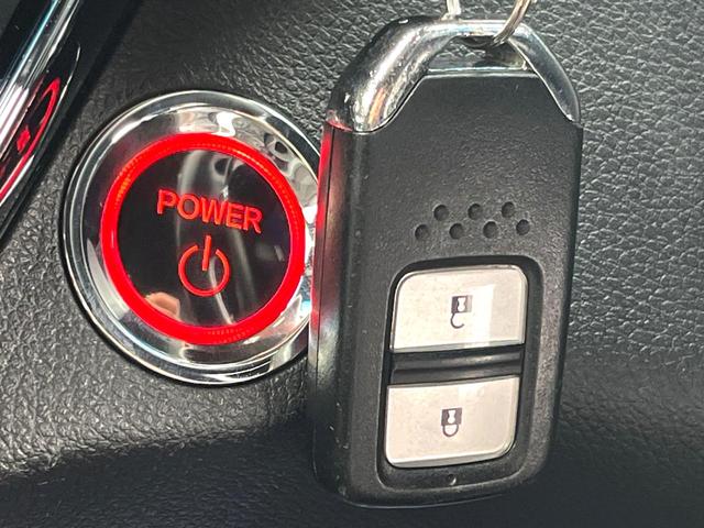 ヴェゼル ハイブリッドRS・ホンダセンシング 純正SDナビ 全周囲カメラ 衝突被害軽減システム レーダークルーズ 禁煙車 ハーフレザーシート ドラレコ スマートキー LEDヘッド ビルトインETC 純正15インチアルミ 車線逸脱警報(5枚目)