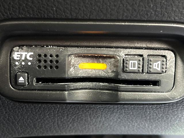 ヴェゼル ハイブリッドRS・ホンダセンシング 純正SDナビ 全周囲カメラ 衝突被害軽減システム レーダークルーズ 禁煙車 ハーフレザーシート ドラレコ スマートキー LEDヘッド ビルトインETC 純正15インチアルミ 車線逸脱警報(7枚目)