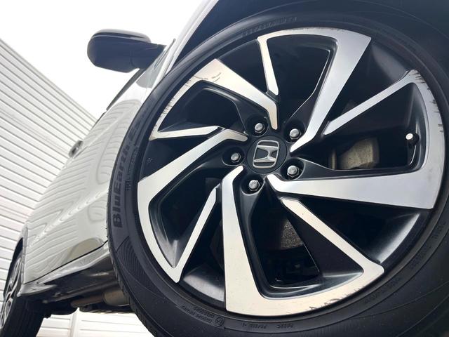 ヴェゼル ハイブリッドRS・ホンダセンシング 純正SDナビ 全周囲カメラ 衝突被害軽減システム レーダークルーズ 禁煙車 ハーフレザーシート ドラレコ スマートキー LEDヘッド ビルトインETC 純正15インチアルミ 車線逸脱警報(12枚目)