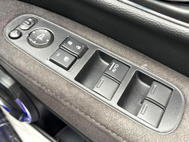 ヴェゼル ハイブリッドRS・ホンダセンシング 純正SDナビ 全周囲カメラ 衝突被害軽減システム レーダークルーズ 禁煙車 ハーフレザーシート ドラレコ スマートキー LEDヘッド ビルトインETC 純正15インチアルミ 車線逸脱警報(27枚目)