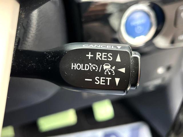 プリウス Sセーフティプラス 純正SDナビ バックカメラ 衝突被害軽減システム レーダークルーズ 禁煙車 ドラレコ スマートキー LEDヘッド ビルトインETC 純正15インチアルミ オートハイビーム 車線逸脱警報 オートライト(6枚目)