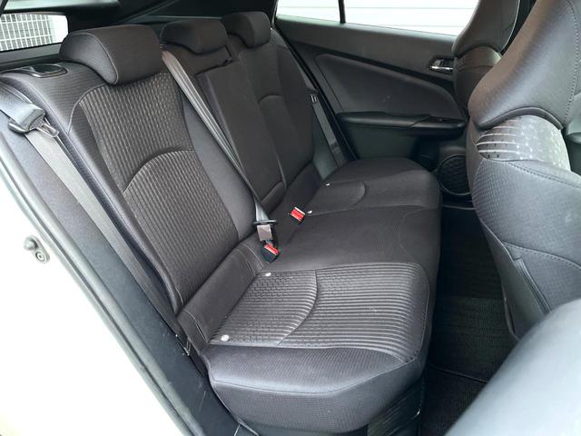 プリウス Sセーフティプラス 純正SDナビ バックカメラ 衝突被害軽減システム レーダークルーズ 禁煙車 ドラレコ スマートキー LEDヘッド ビルトインETC 純正15インチアルミ オートハイビーム 車線逸脱警報 オートライト(10枚目)