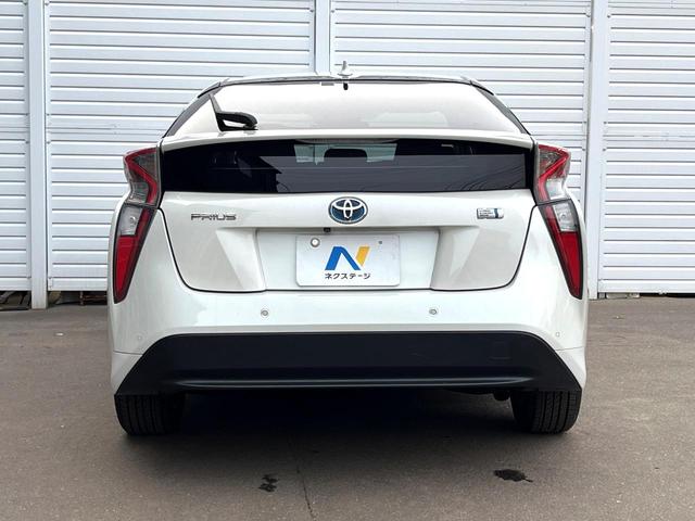 プリウス Sセーフティプラス 純正SDナビ バックカメラ 衝突被害軽減システム レーダークルーズ 禁煙車 ドラレコ スマートキー LEDヘッド ビルトインETC 純正15インチアルミ オートハイビーム 車線逸脱警報 オートライト(13枚目)