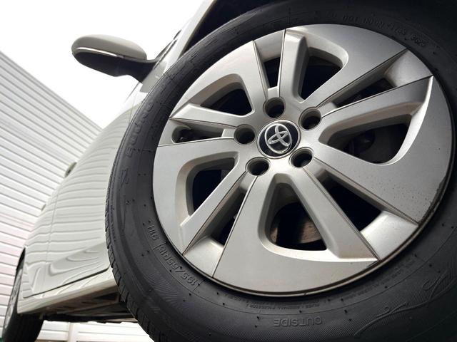 プリウス Sセーフティプラス 純正SDナビ バックカメラ 衝突被害軽減システム レーダークルーズ 禁煙車 ドラレコ スマートキー LEDヘッド ビルトインETC 純正15インチアルミ オートハイビーム 車線逸脱警報 オートライト(16枚目)