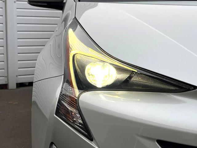 プリウス Sセーフティプラス 純正SDナビ バックカメラ 衝突被害軽減システム レーダークルーズ 禁煙車 ドラレコ スマートキー LEDヘッド ビルトインETC 純正15インチアルミ オートハイビーム 車線逸脱警報 オートライト(17枚目)