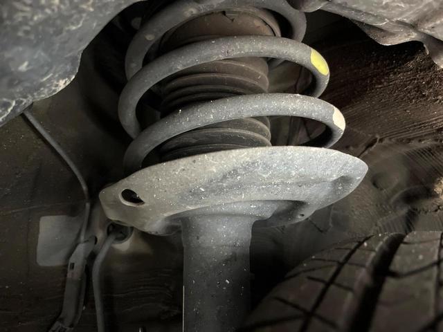 プリウス Sセーフティプラス 純正SDナビ バックカメラ 衝突被害軽減システム レーダークルーズ 禁煙車 ドラレコ スマートキー LEDヘッド ビルトインETC 純正15インチアルミ オートハイビーム 車線逸脱警報 オートライト(20枚目)