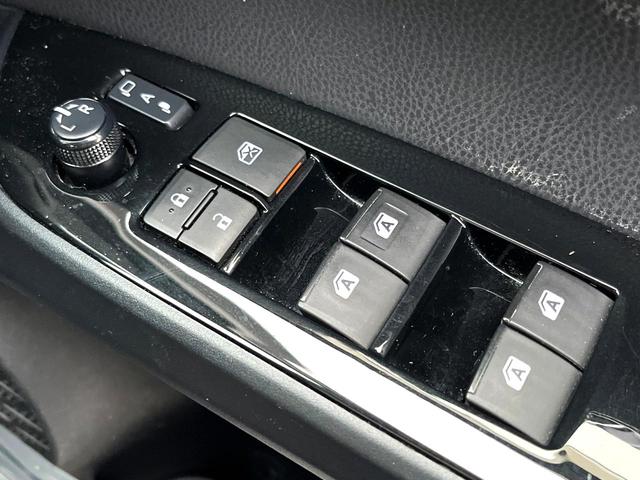 プリウス Sセーフティプラス 純正SDナビ バックカメラ 衝突被害軽減システム レーダークルーズ 禁煙車 ドラレコ スマートキー LEDヘッド ビルトインETC 純正15インチアルミ オートハイビーム 車線逸脱警報 オートライト(24枚目)