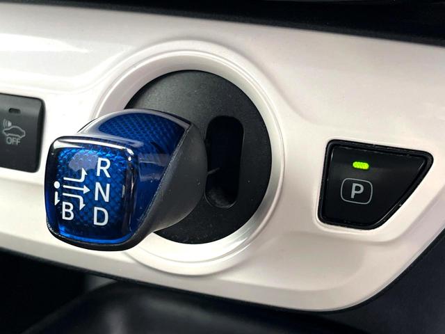 プリウス Sセーフティプラス 純正SDナビ バックカメラ 衝突被害軽減システム レーダークルーズ 禁煙車 ドラレコ スマートキー LEDヘッド ビルトインETC 純正15インチアルミ オートハイビーム 車線逸脱警報 オートライト(27枚目)