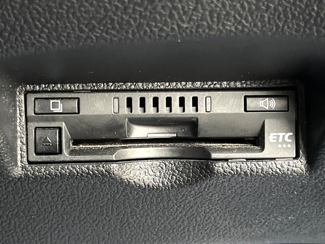 プリウス Sセーフティプラス 純正SDナビ バックカメラ 衝突被害軽減システム レーダークルーズ 禁煙車 ドラレコ スマートキー LEDヘッド ビルトインETC 純正15インチアルミ オートハイビーム 車線逸脱警報 オートライト(29枚目)