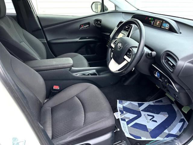 プリウス Sセーフティプラス 純正SDナビ バックカメラ 衝突被害軽減システム レーダークルーズ 禁煙車 ドラレコ スマートキー LEDヘッド ビルトインETC 純正15インチアルミ オートハイビーム 車線逸脱警報 オートライト(32枚目)