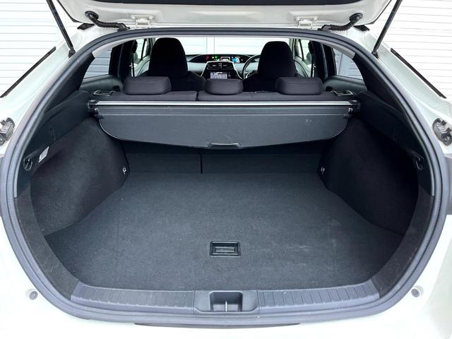 プリウス Sセーフティプラス 純正SDナビ バックカメラ 衝突被害軽減システム レーダークルーズ 禁煙車 ドラレコ スマートキー LEDヘッド ビルトインETC 純正15インチアルミ オートハイビーム 車線逸脱警報 オートライト(38枚目)