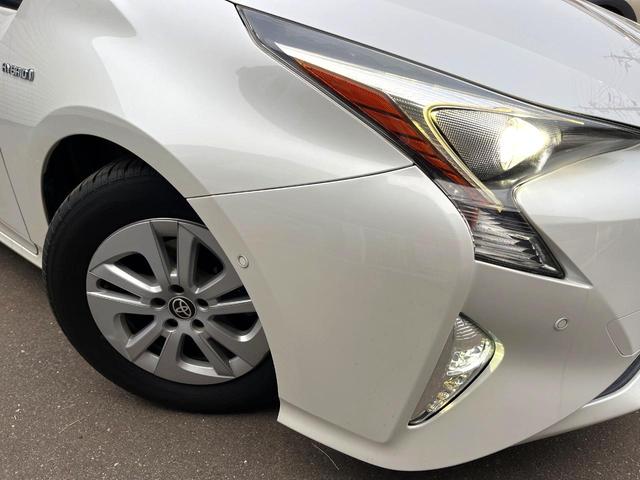 プリウス Sセーフティプラス 純正SDナビ バックカメラ 衝突被害軽減システム レーダークルーズ 禁煙車 ドラレコ スマートキー LEDヘッド ビルトインETC 純正15インチアルミ オートハイビーム 車線逸脱警報 オートライト(45枚目)