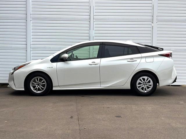 プリウス Sセーフティプラス 純正SDナビ バックカメラ 衝突被害軽減システム レーダークルーズ 禁煙車 ドラレコ スマートキー LEDヘッド ビルトインETC 純正15インチアルミ オートハイビーム 車線逸脱警報 オートライト(49枚目)