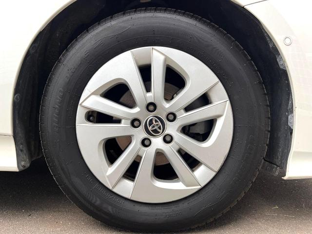 プリウス Sセーフティプラス 純正SDナビ バックカメラ 衝突被害軽減システム レーダークルーズ 禁煙車 ドラレコ スマートキー LEDヘッド ビルトインETC 純正15インチアルミ オートハイビーム 車線逸脱警報 オートライト(52枚目)