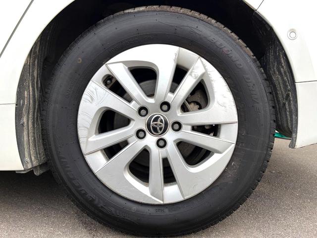 プリウス Sセーフティプラス 純正SDナビ バックカメラ 衝突被害軽減システム レーダークルーズ 禁煙車 ドラレコ スマートキー LEDヘッド ビルトインETC 純正15インチアルミ オートハイビーム 車線逸脱警報 オートライト(55枚目)