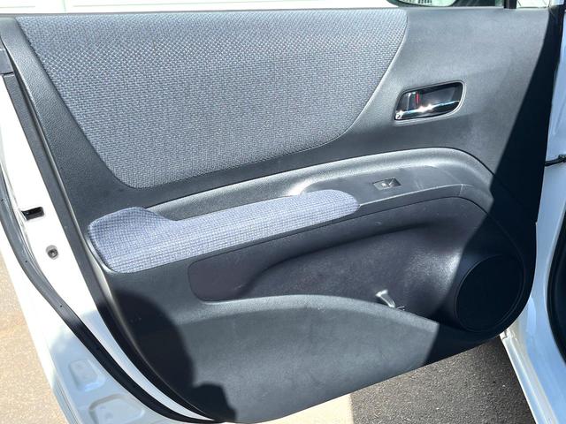 シエンタ Ｇ　両側電動ドア　ＳＤナビ　バックカメラ　衝突被害軽減システム　スマートキー　ビルトインＥＴＣ　車線逸脱警報　オートライト　オートエアコン　Ｂｌｕｅｔｏｏｔｈ　ＣＤ　ＤＶＤ再生　地デジ（42枚目）