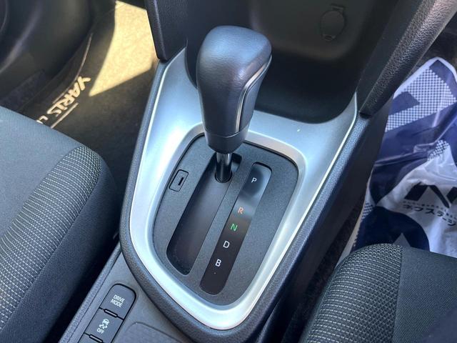 ヤリスクロス ハイブリッドＧ　全周囲カメラ　衝突被害軽減システム　レーダークルーズ　禁煙車　ドラレコ　スマートキー　ＬＥＤヘッド　ビルトインＥＴＣ　純正１６インチアルミ　車線逸脱警報　オートライト　オートエアコン（24枚目）