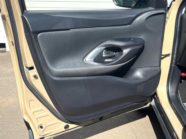 ヤリスクロス ハイブリッドＧ　全周囲カメラ　衝突被害軽減システム　レーダークルーズ　禁煙車　ドラレコ　スマートキー　ＬＥＤヘッド　ビルトインＥＴＣ　純正１６インチアルミ　車線逸脱警報　オートライト　オートエアコン（43枚目）