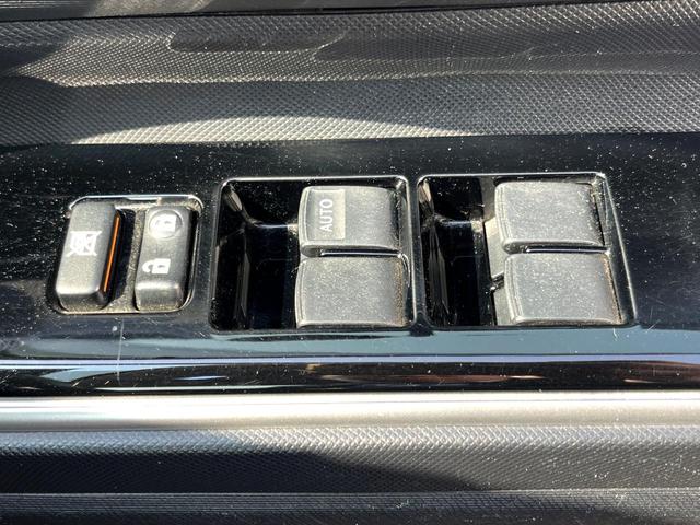 アクア Ｘ－アーバン　ＳＤナビ　バックカメラ　禁煙車　スマートキー　ＬＥＤヘッド　純正１６インチアルミ　オートライト　オートエアコン　Ｂｌｕｅｔｏｏｔｈ　ＣＤ　ＤＶＤ再生　地デジ　ＬＥＤフォグ（30枚目）