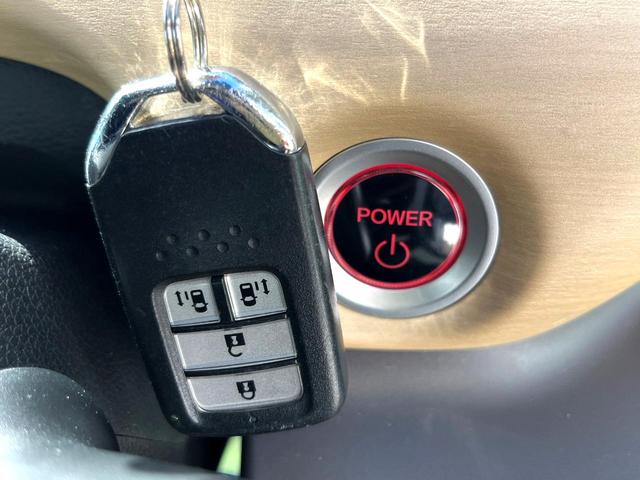 フリードハイブリッド ハイブリッド・Ｇホンダセンシング　両側電動ドア　ＳＤナビ　バックカメラ　衝突被害軽減システム　レーダークルーズ　ドラレコ　コーナーセンサー　スマートキー　ＬＥＤヘッド　ビルトインＥＴＣ　車線逸脱警報　オートライト　オートエアコン（33枚目）