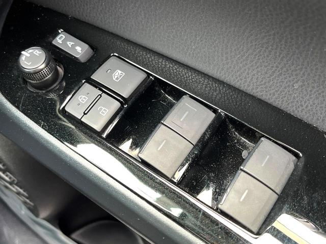 プリウス Ｓ　ＳＤナビ　バックカメラ　レーダークルーズ　コーナーセンサー　ＬＥＤヘッド　ＥＴＣ　純正１５インチアルミ　車線逸脱警報　オートライト　オートエアコン　ＣＤ　ＤＶＤ再生　フルセグ　ＬＥＤフォグ（33枚目）