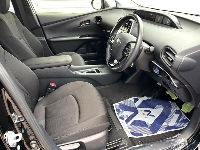 プリウス Ｓ　ＳＤナビ　バックカメラ　レーダークルーズ　コーナーセンサー　ＬＥＤヘッド　ＥＴＣ　純正１５インチアルミ　車線逸脱警報　オートライト　オートエアコン　ＣＤ　ＤＶＤ再生　フルセグ　ＬＥＤフォグ（34枚目）