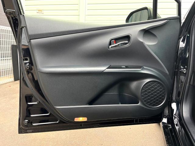 プリウス Ｓ　ＳＤナビ　バックカメラ　レーダークルーズ　コーナーセンサー　ＬＥＤヘッド　ＥＴＣ　純正１５インチアルミ　車線逸脱警報　オートライト　オートエアコン　ＣＤ　ＤＶＤ再生　フルセグ　ＬＥＤフォグ（41枚目）