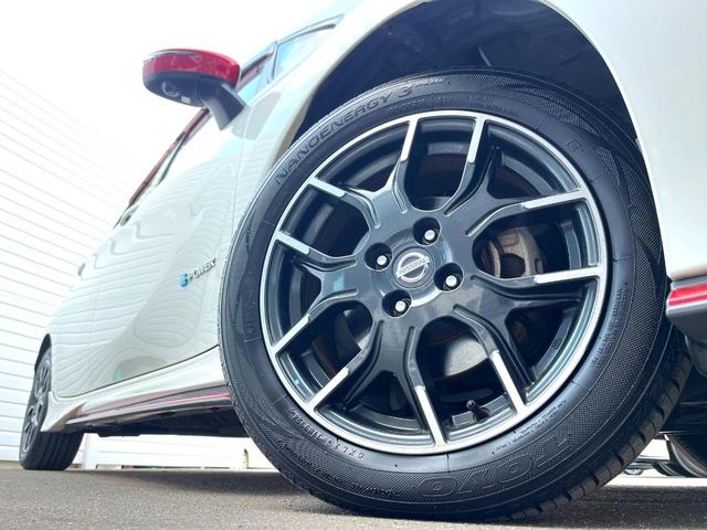 �y�����P�U�C���`�A���~�z�C�[���z�O�ςɃ}�b�`���������A���~�z�C�[���𑕒����Ă���܂��B�e��ЊO�A���~�z�C�[����A�X�^�b�h���X�^�C�����戵�����Ă���܂��B���񂲑��k����������