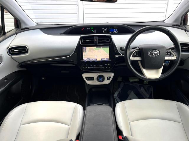 プリウス Ｓツーリングセレクション　純正ＳＤナビ　バックカメラ　衝突被害軽減システム　レーダークルーズ　禁煙車　コーナーセンサー　スマートキー　ＬＥＤヘッド　ビルトインＥＴＣ　純正１７インチアルミ　オートハイビーム（2枚目）